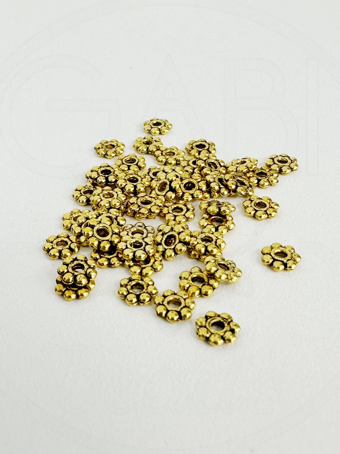 Intarpai &quot;Gėlytės&quot;  aukso spalvos, 4mm, 90vnt