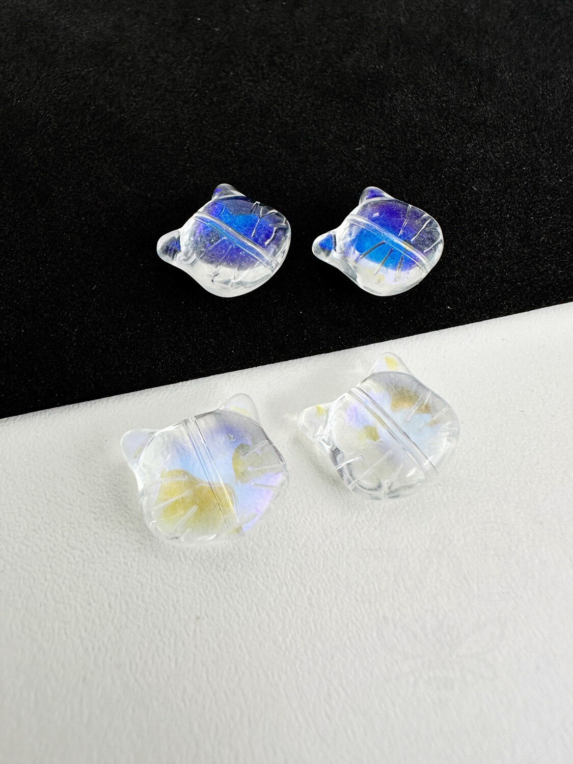 Stiklo karoliukai KATĖ, skaidrios spalvos su AB danga, 12,5x14x6,5mm, 5vnt