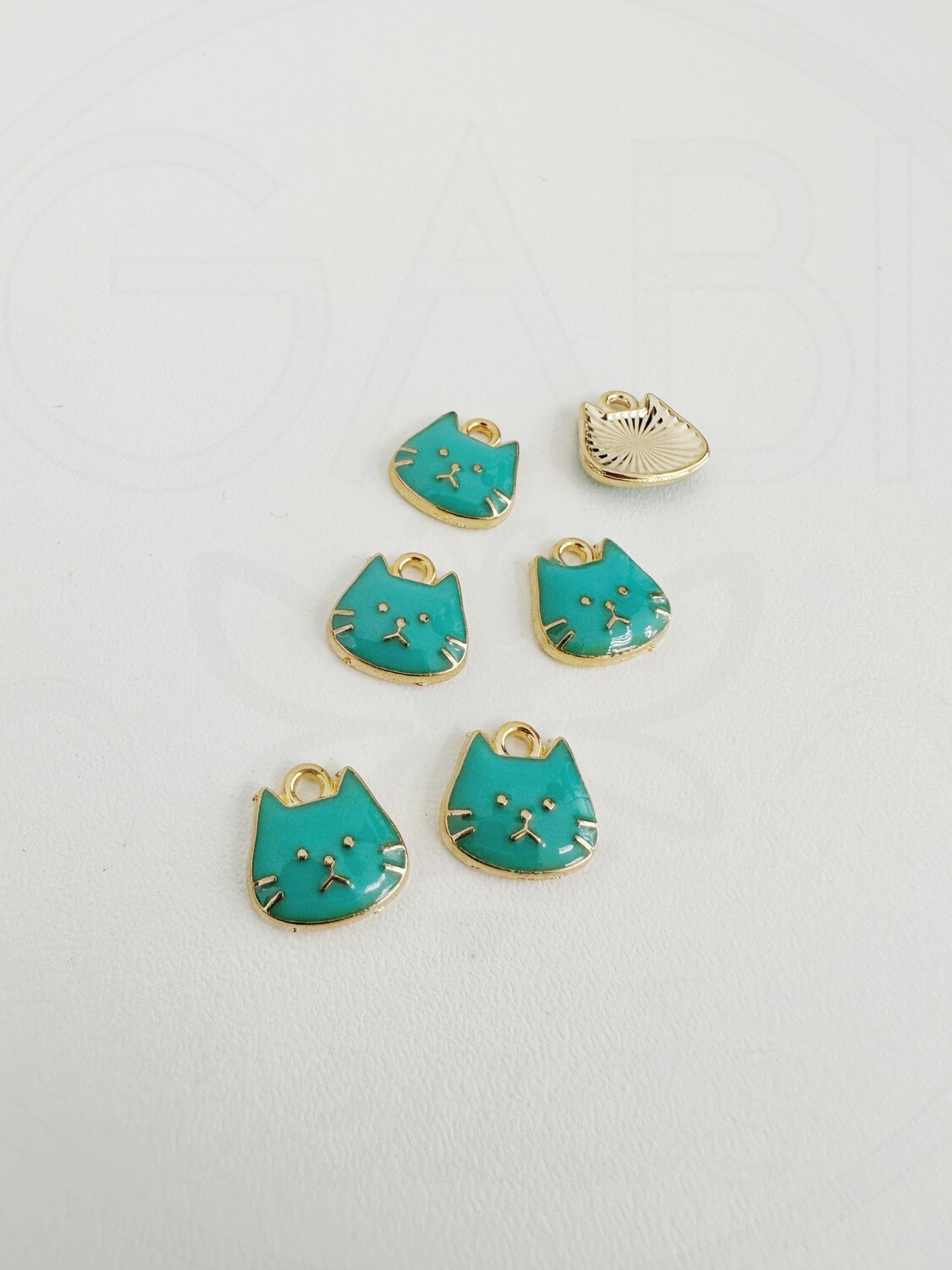 Pakabukas kačiukas dengtas emale, aukso, žalios spalvos 11.5x11.5x3mm, 2vnt