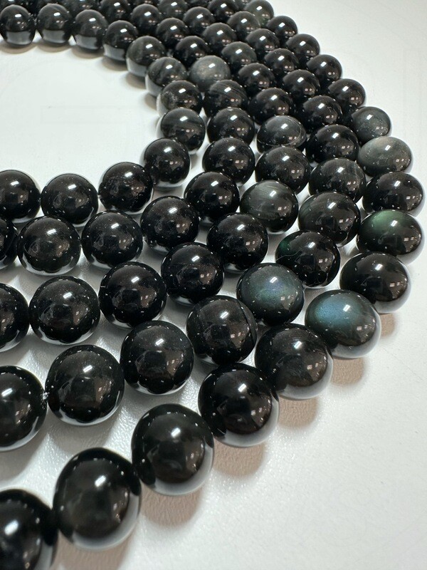 Obsidianas, juodos spalvos