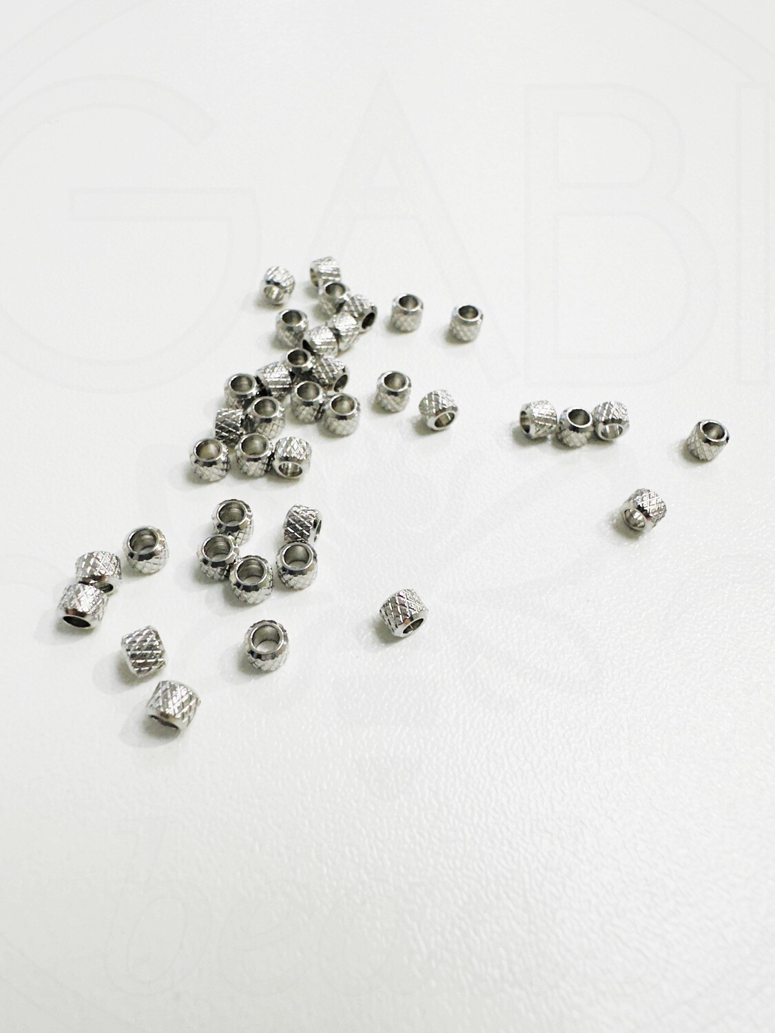 Nerūdijančio plieno intarpas, plieno spalvos, 3x2,5mm, 17vnt