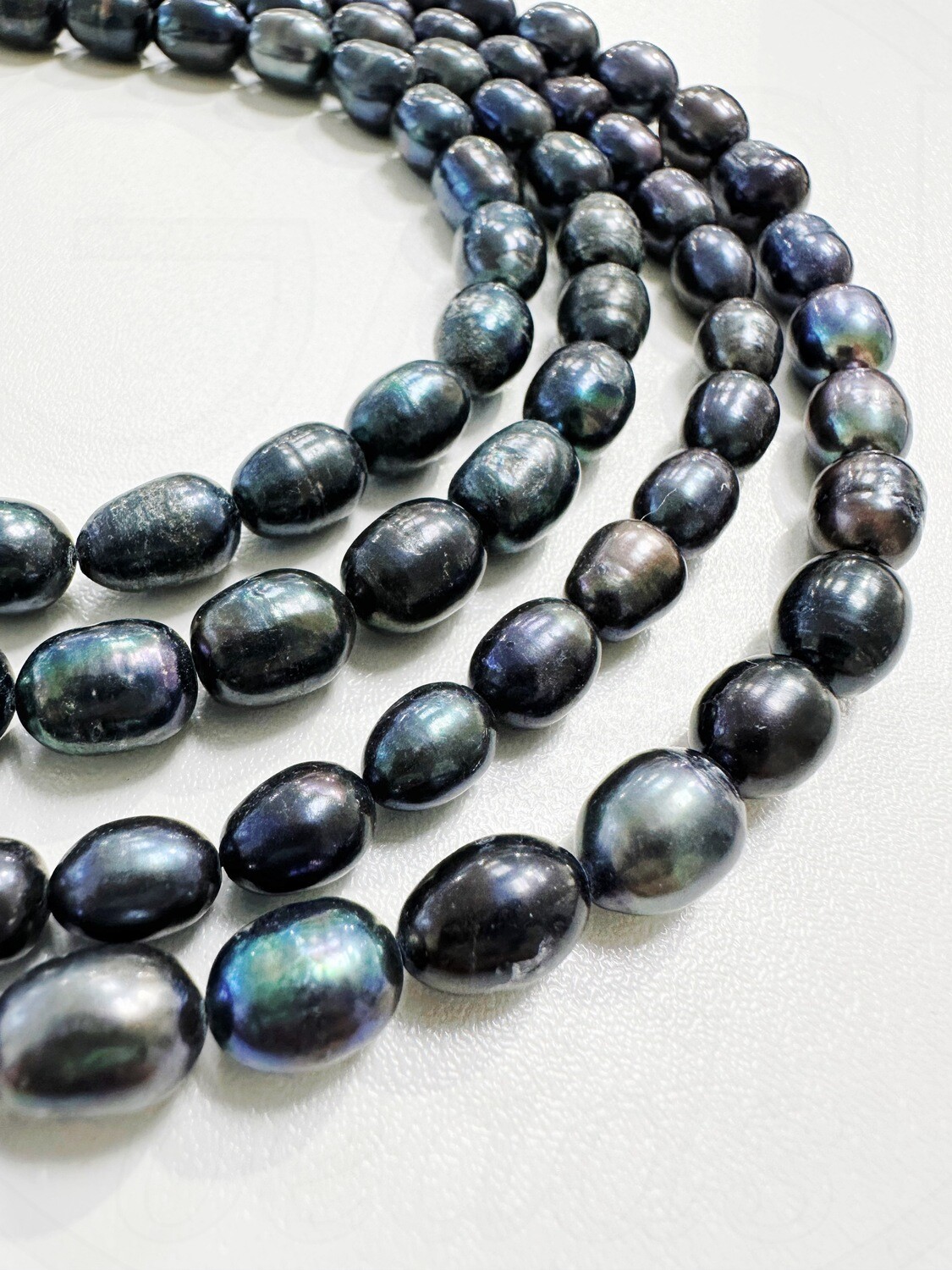 Upiniai perlai, 8~11x7~8mm , tamsiai mėlynai pilkos spalvos, 37cm juosta