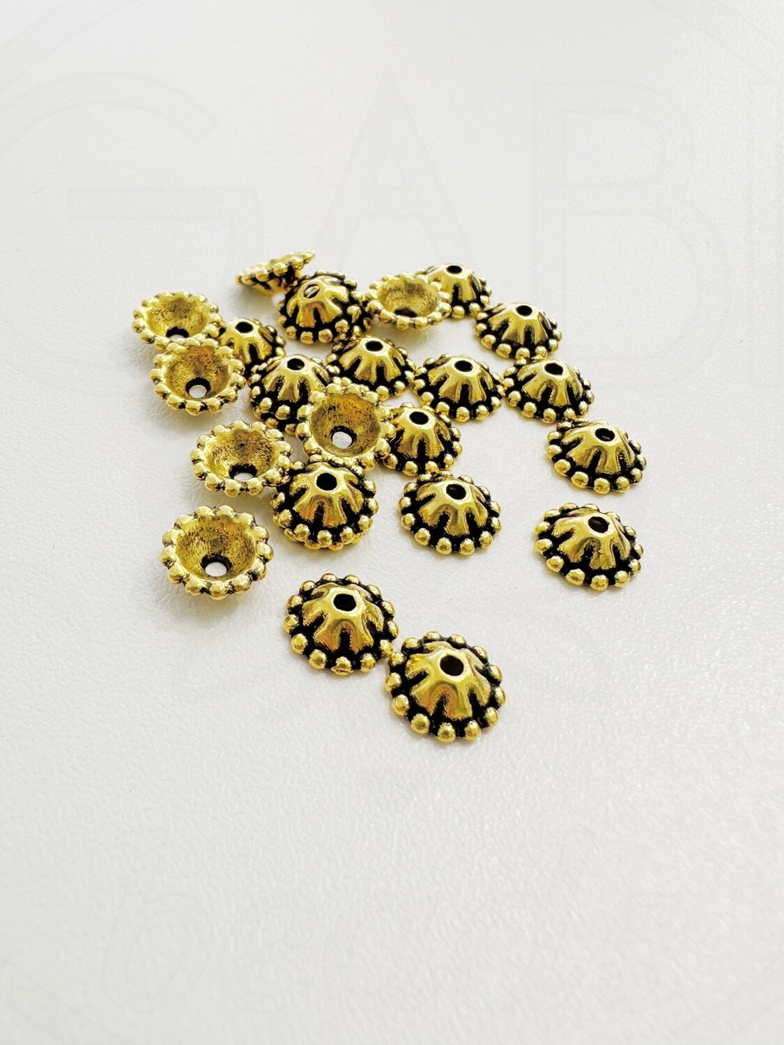Kepurėlės, perveriamos, aukso spalvos, 8x4x2mm, 25vnt