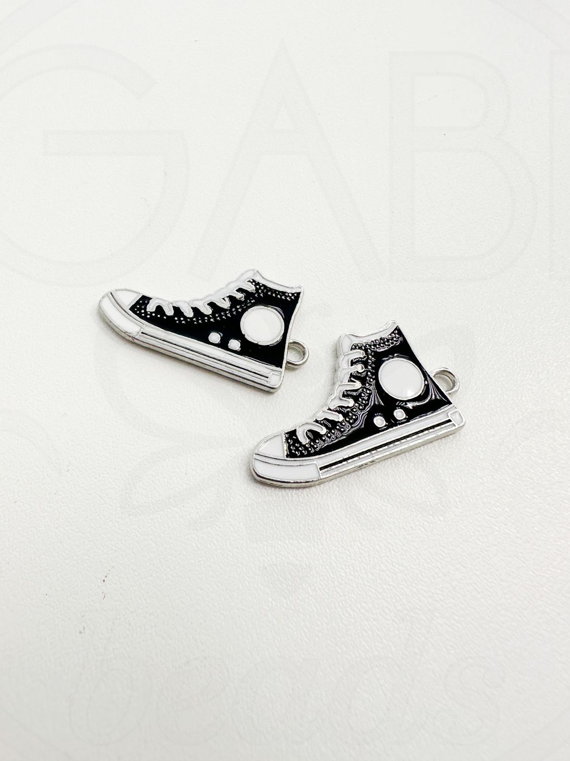 Pakabukas &quot;BATAS&quot; dengtas emale, juodos, baltos spalvos 30x17x2mm, 1vnt