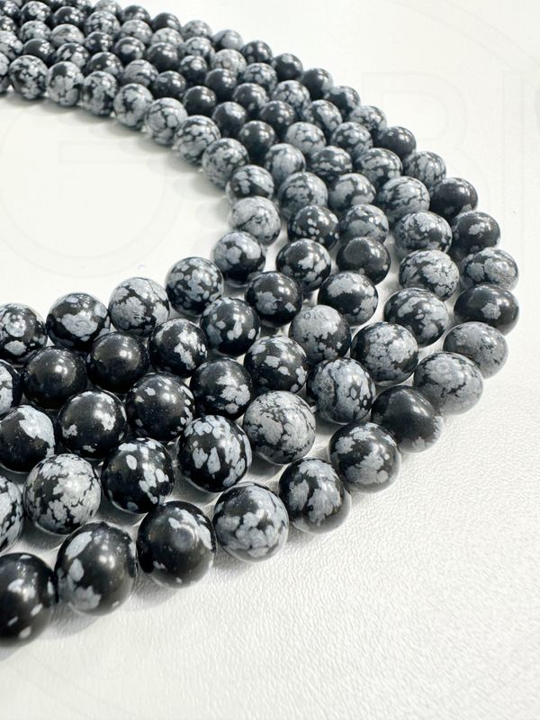Snaiginis obsidianas, juodos, pilkos spalvos