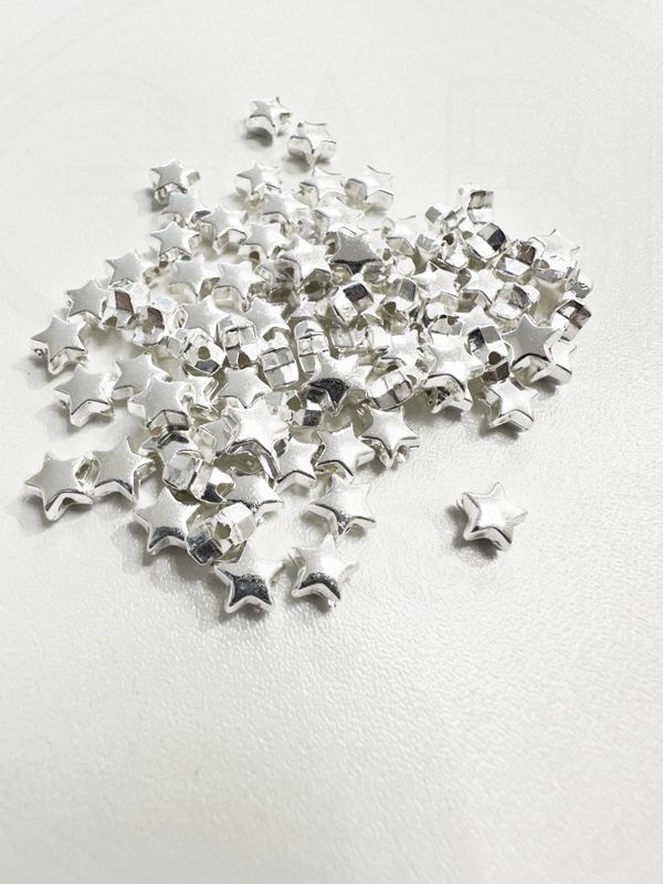 Plastikiniai karoliukai, Žvaigždutės, 6x6.5x3.5mm, sidabro spalvos,  50vnt