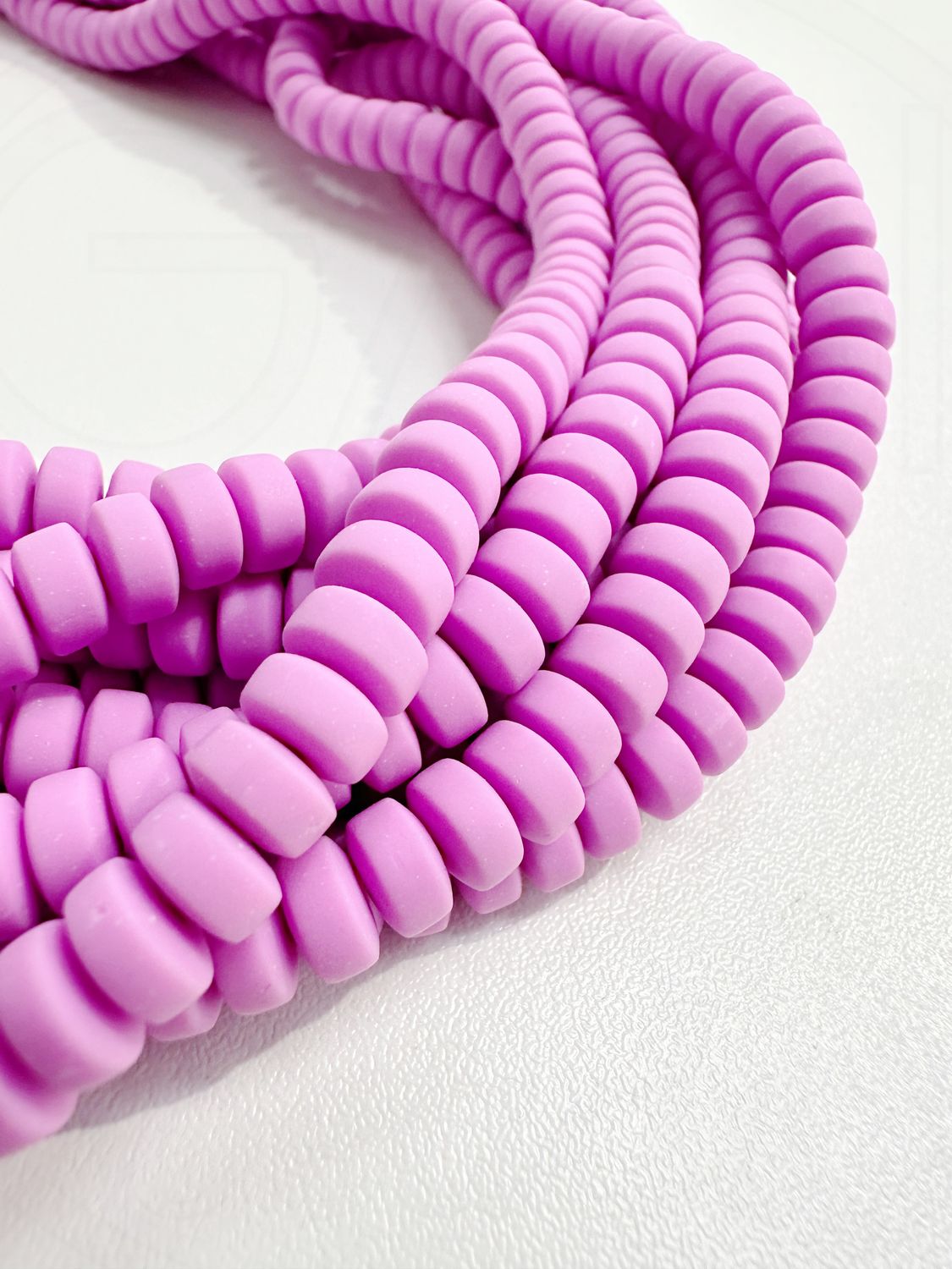 Polimerinio molio karoliukai violetinės spalvos, 6~7x3mm,  40cm