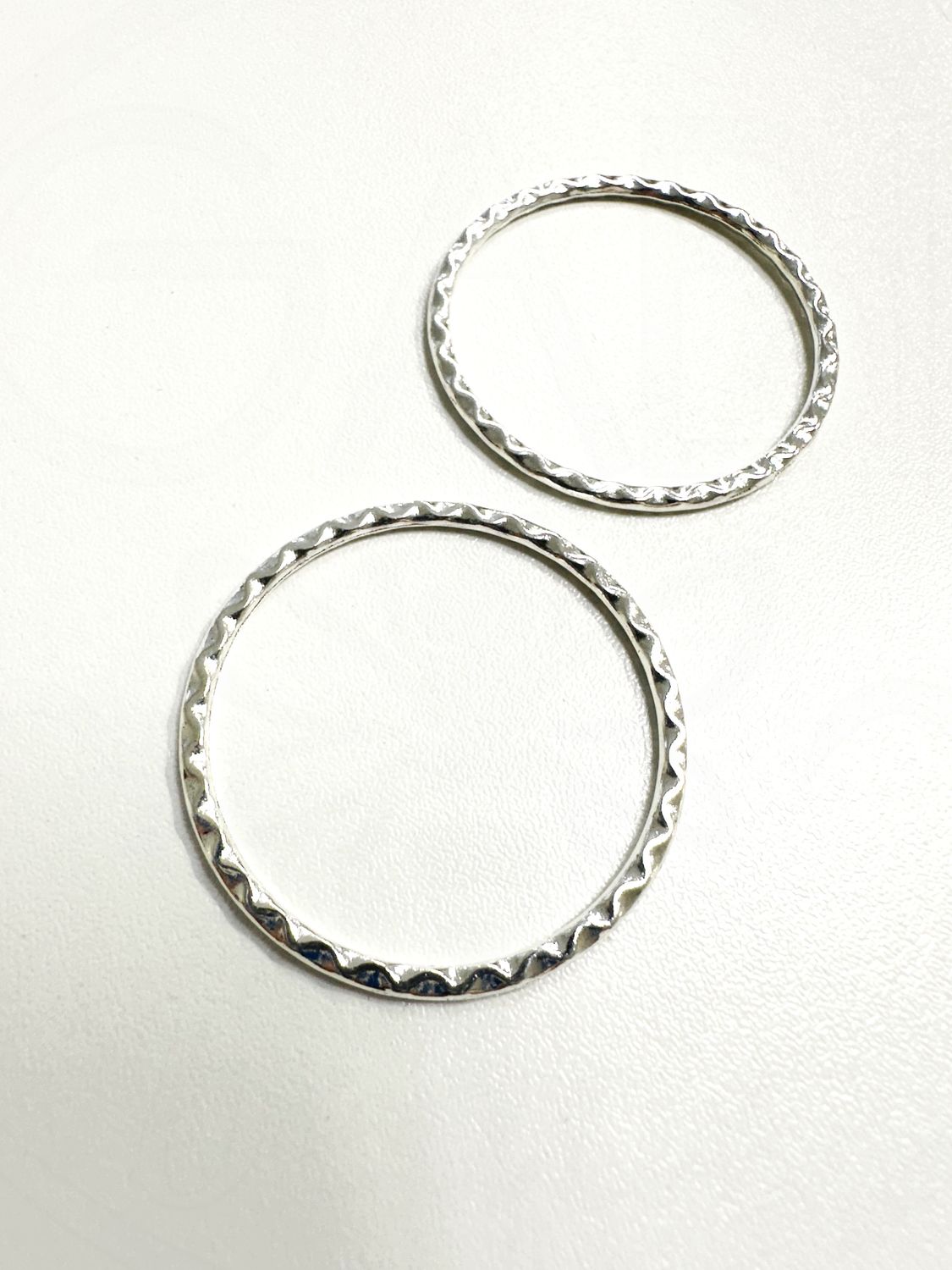 Dekoratyviniai žiedai, sidabro spalvos, 38,5x2mm, 4vnt