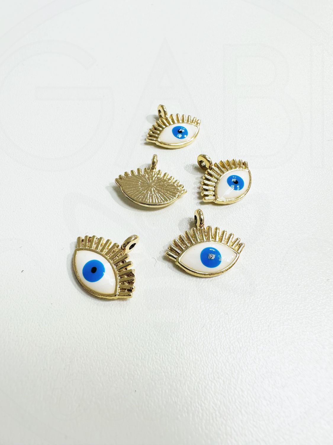 Pakabukas dengtas emale &quot;Akis&quot;, aukso, mėlynos, baltos spalvos 19x17x3mm, 4vnt