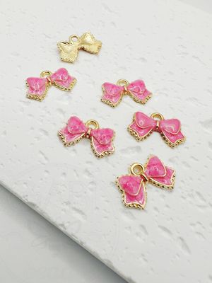 Pakabukas dengtas emale &quot;Kaspinėlis&quot;, aukso, rožinės, spalvos 13x12x1mm, 5vnt