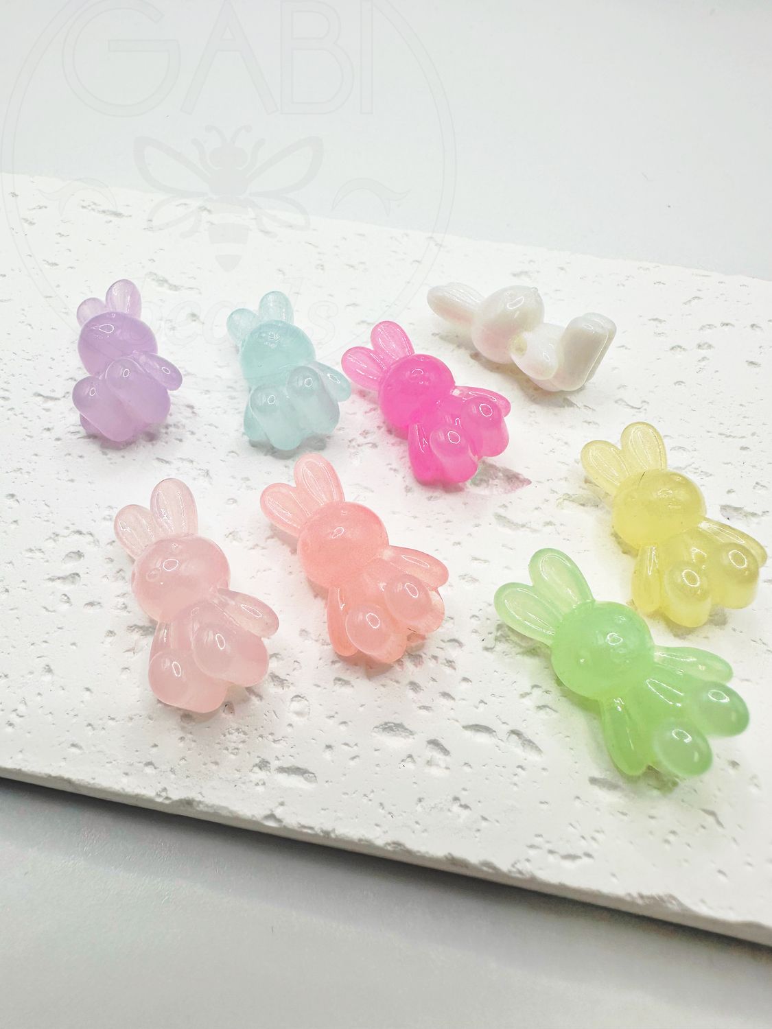 Plastmasas krelles &quot;Zaķi&quot;, 8gab, mix krāsas