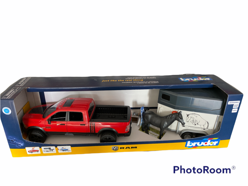RAM PICKUP CON RIMORCHIO CAVALLI