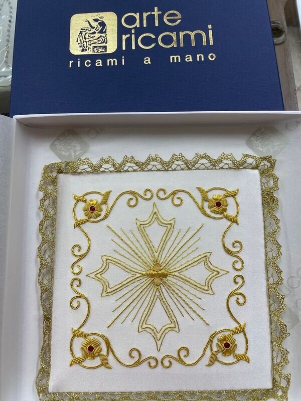 PALLA RICAMATA A MANO