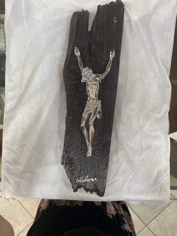 Cristo argento su corteccia