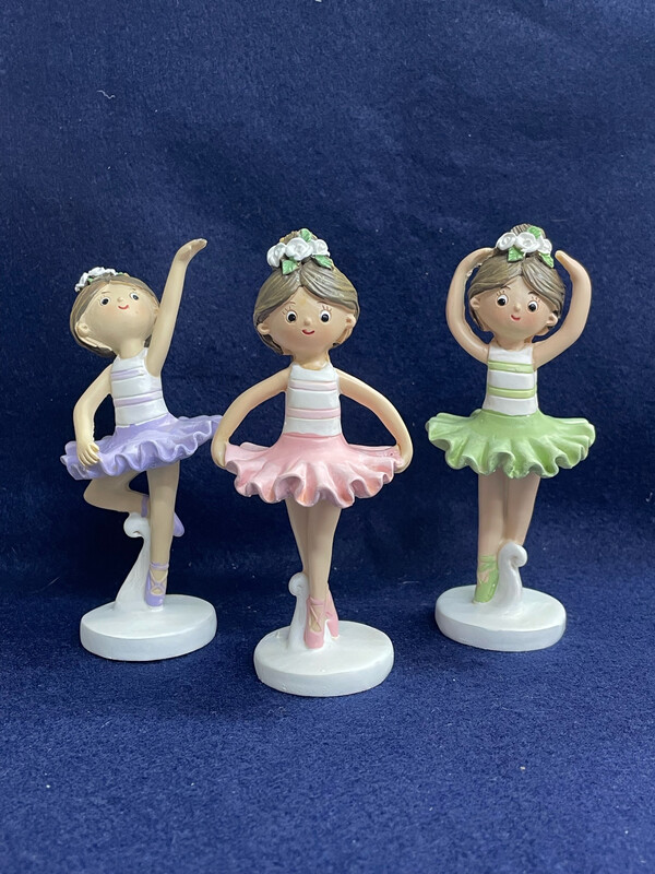 Ballerina in piedi