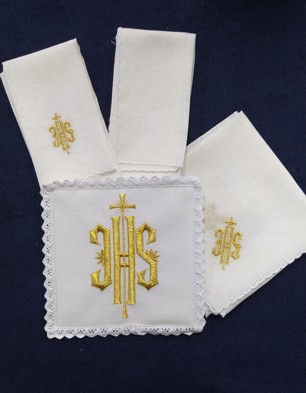 Servizio messa IHS oro