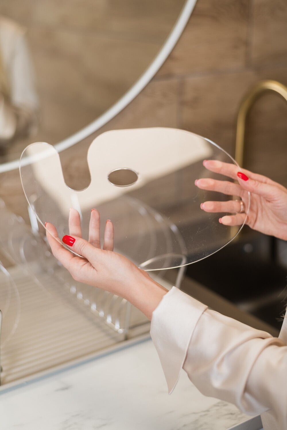 Transparent painting palette for paints