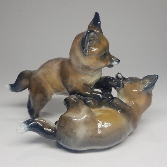 German Hand-Painted Glazed Ceramic Statue of Two Baby Foxes Made by Rosenthal