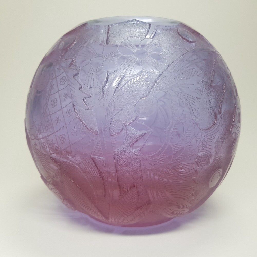 Czechoslovakian Art Deco Alexandrite Etched Glass Vase Designed by Heinrich Hussmann for Moser