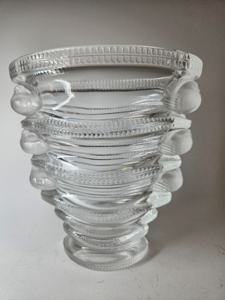 Vintage  LaLique Vase Saint Marc Doves Birds Signed With Stunning Details