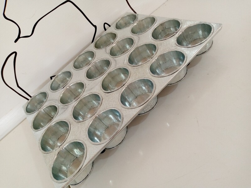 20 holes muffins pans