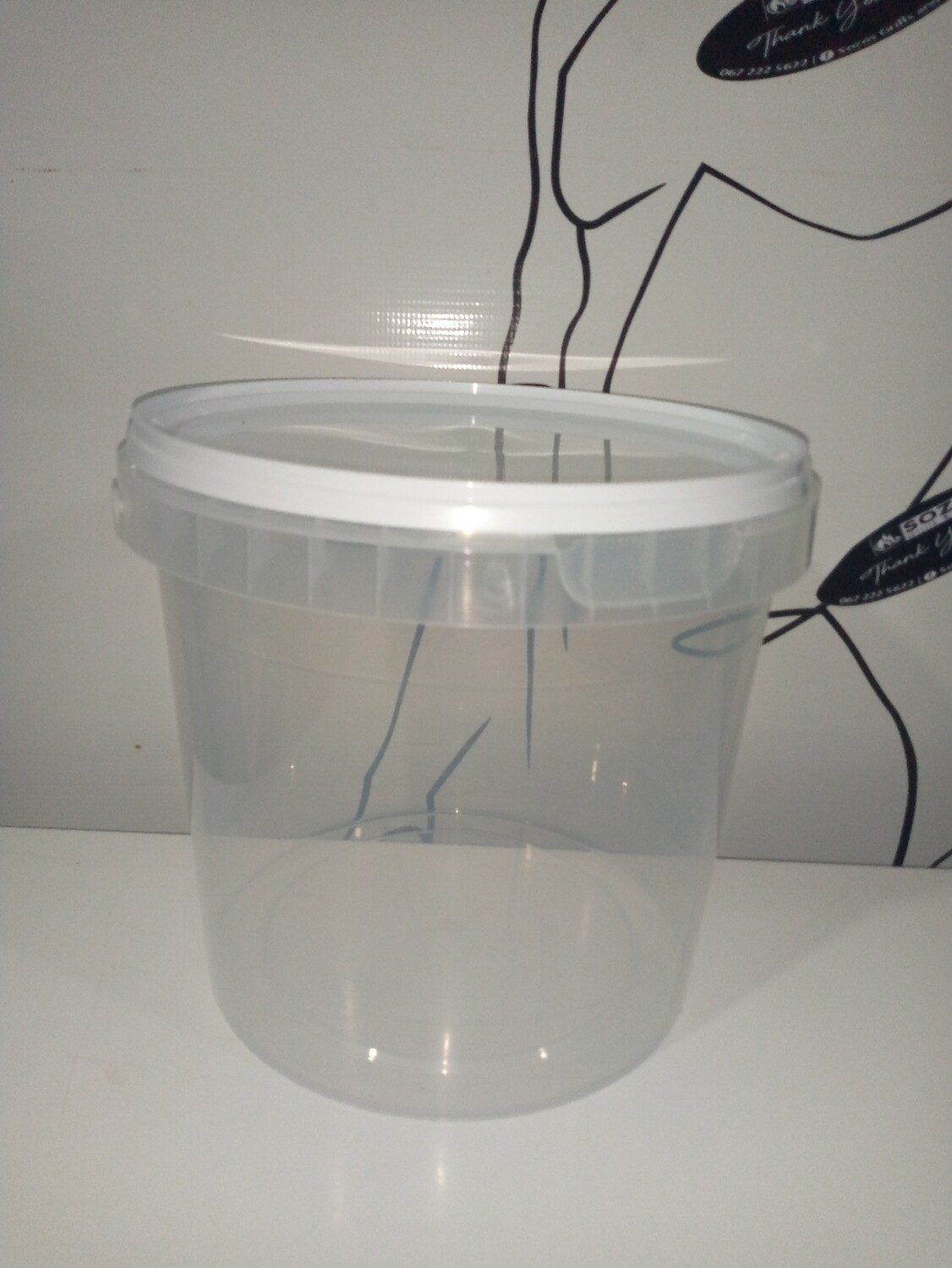 10 liter clear buckets ( 10 buckets) 