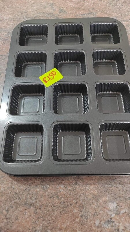 Square muffin pan
