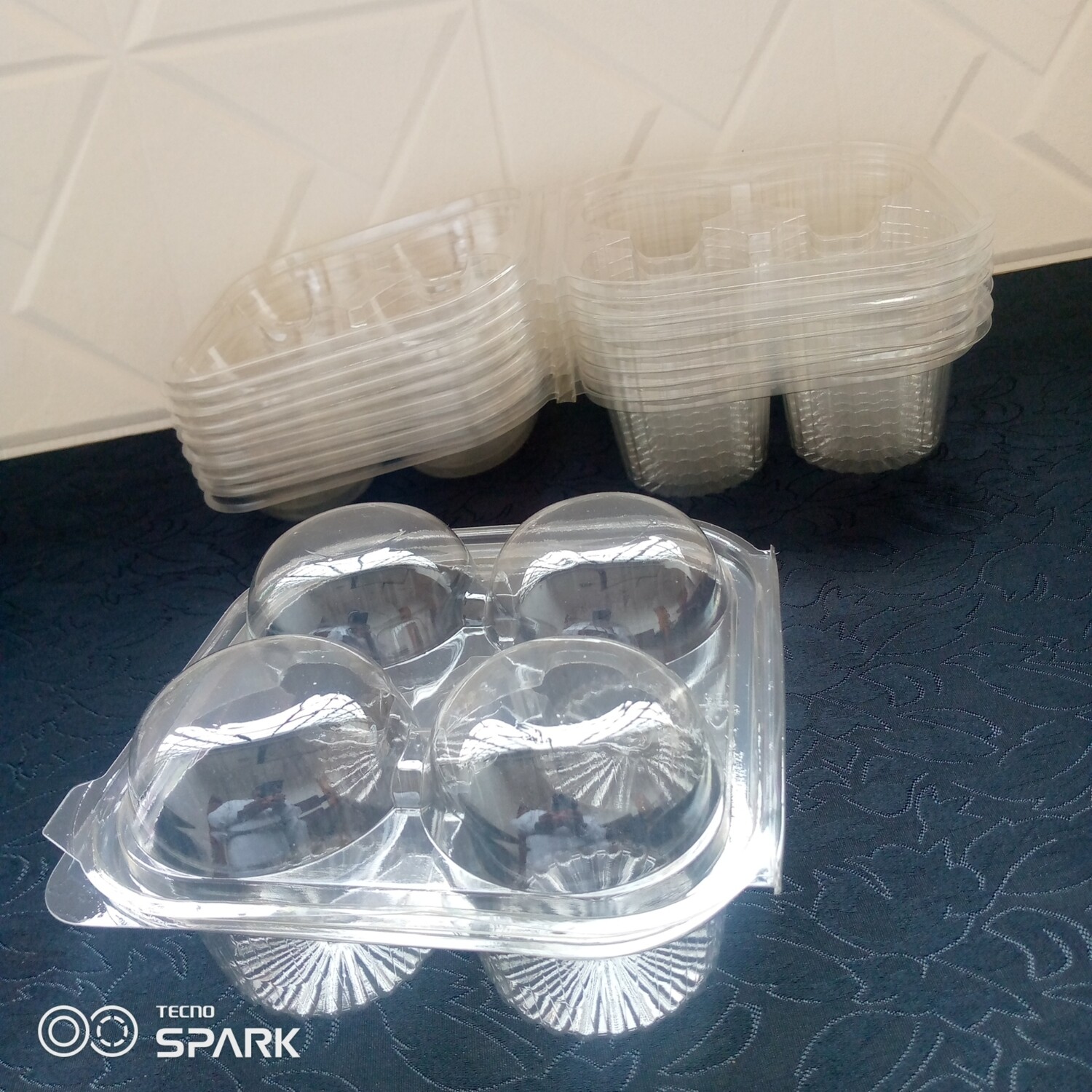 4 holes deep  cups cakes containers pack of 10