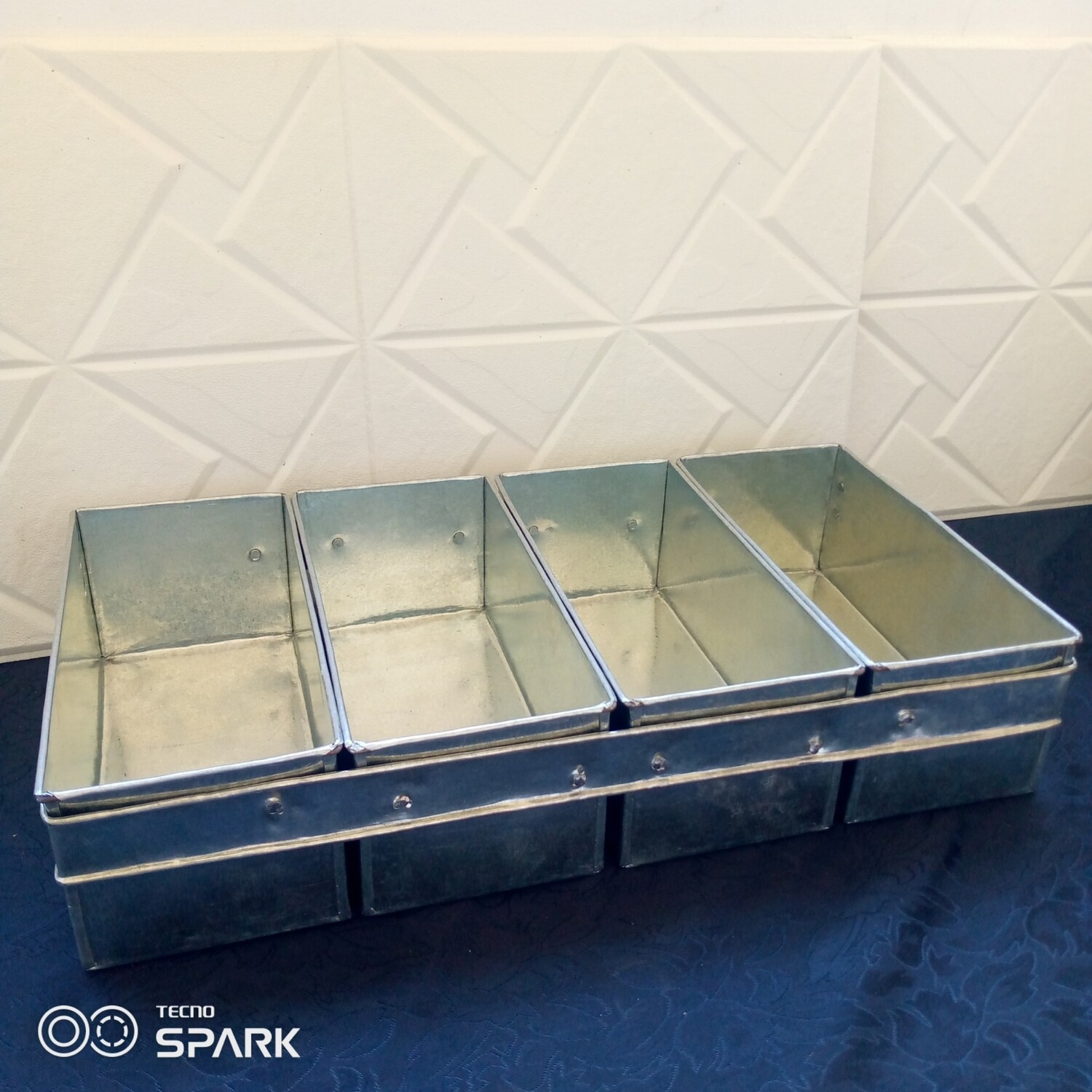 B04 bread pan with lid