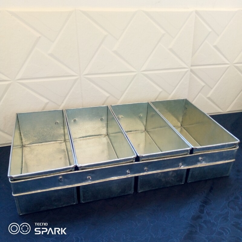 B04 bread pan with lid