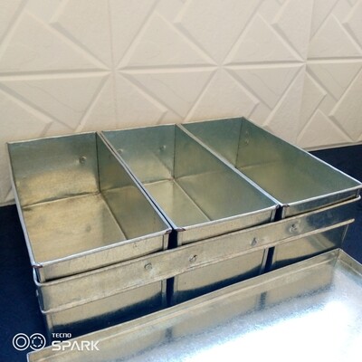 B03 Bread Pan with Lid