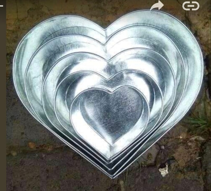  Heart sets pans (6inch to 10 inch) 
