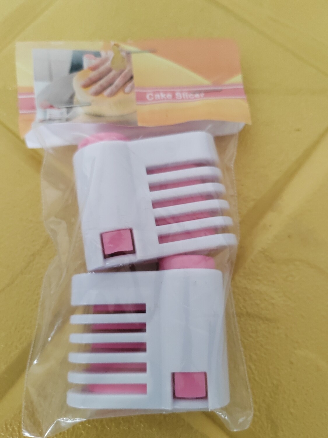 Cake slicer