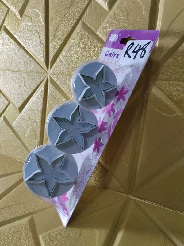 Calyx cutter