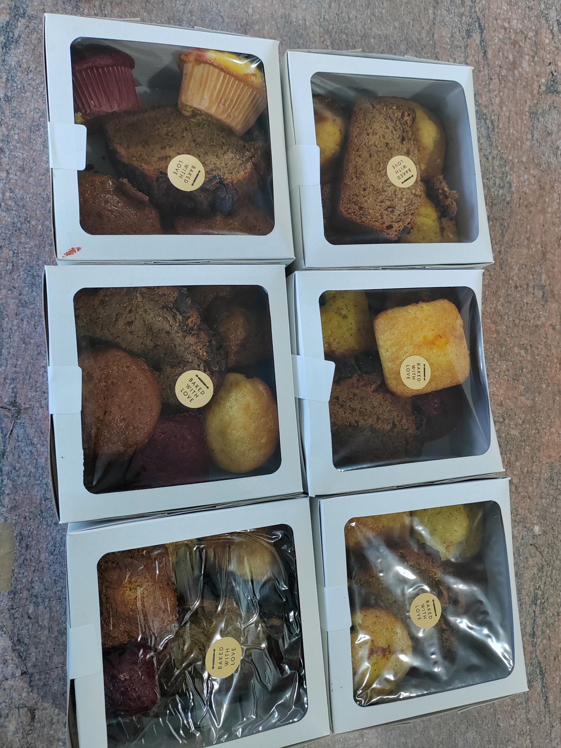4 cupcakes box with clear window