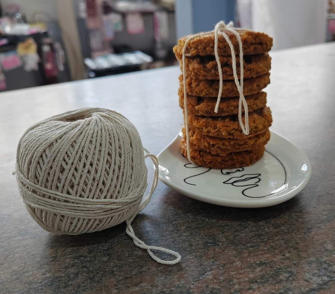 String tie for packaging