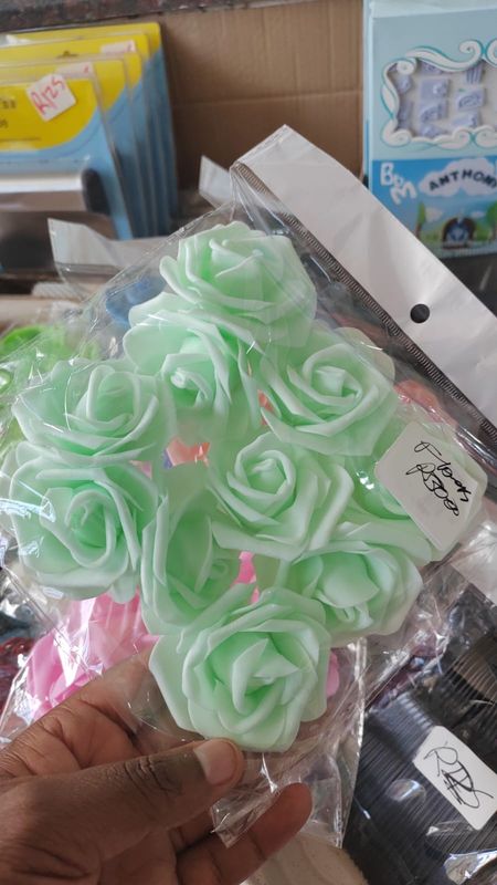 Pale Ivory Eco 6 Petal Flowers Mm0034 Bag Of 144