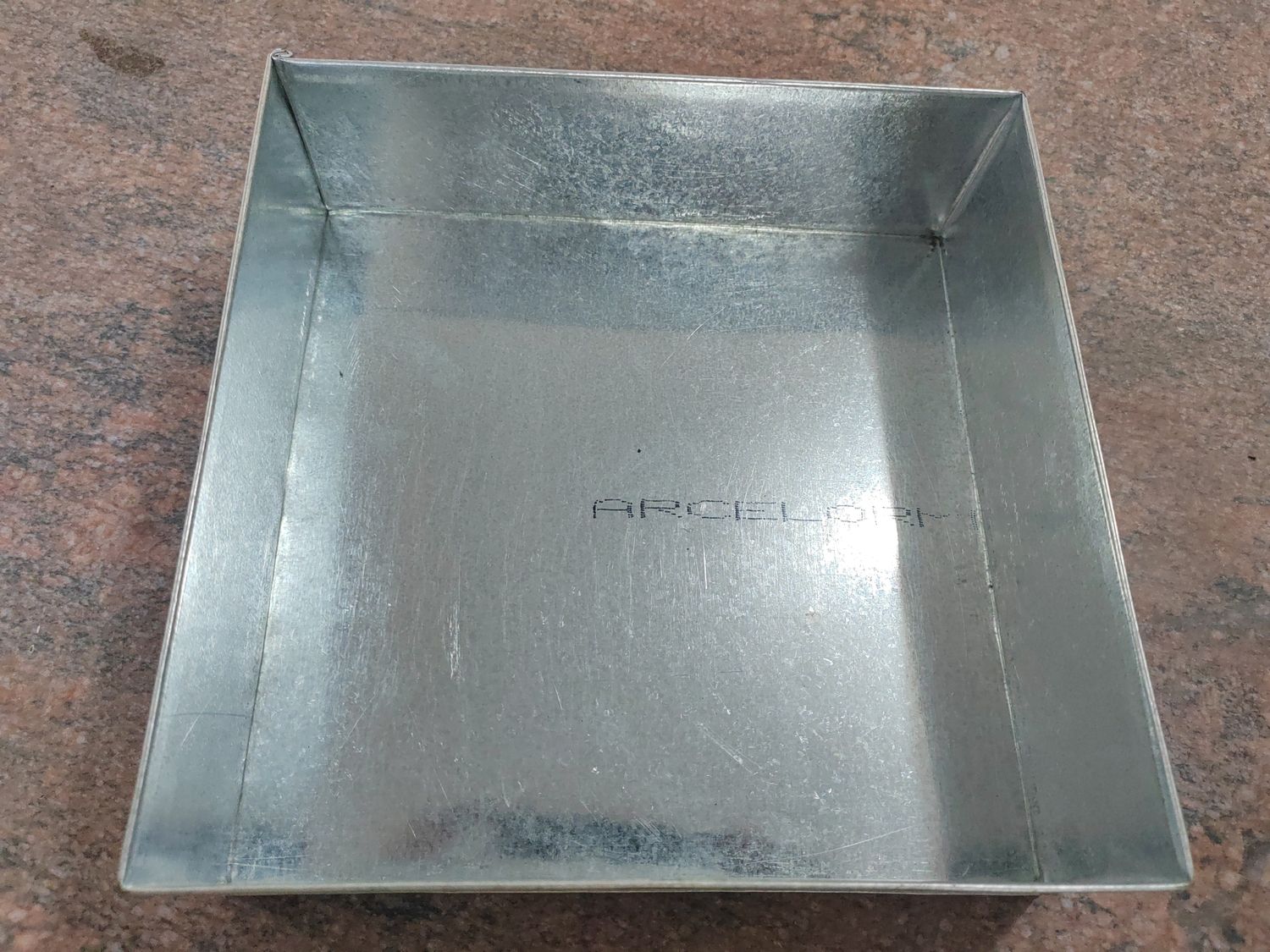 16 inch square pan ( 40cm x 40cmx 7cm)