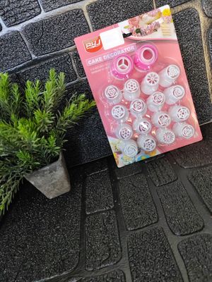 cake decorator plastic nozzles