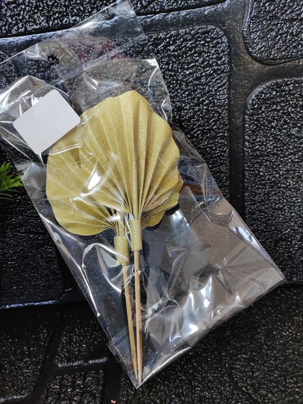 Gold fan cake topper 