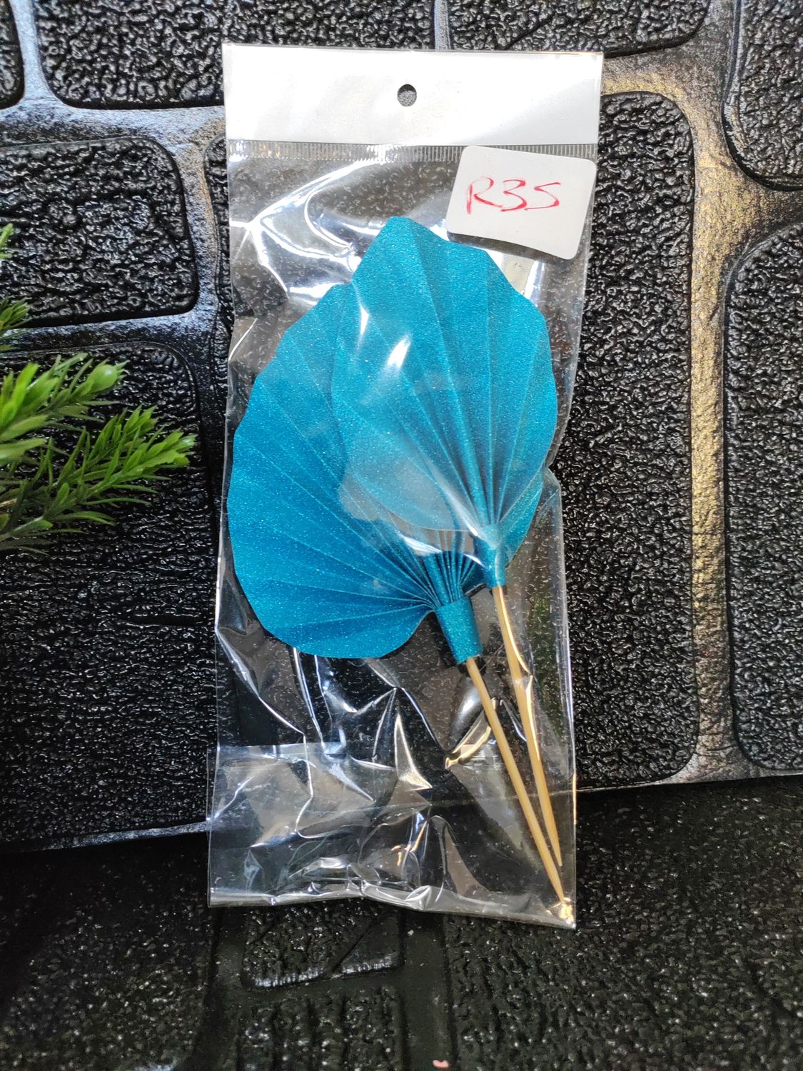 Blue fan cake topper