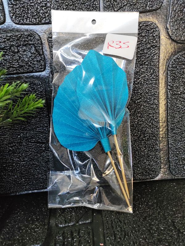 Blue fan cake topper