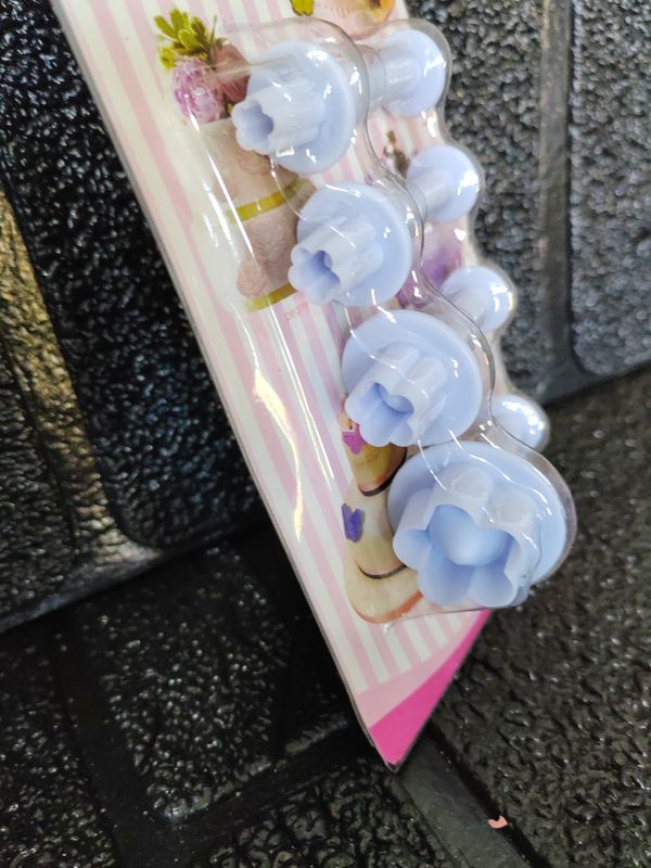 Flower plunger cutter