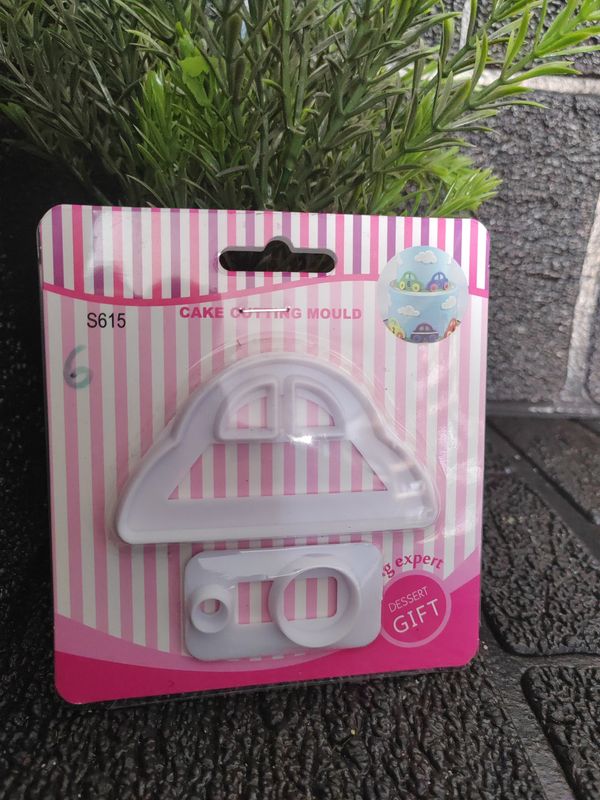 Car cake cutter 