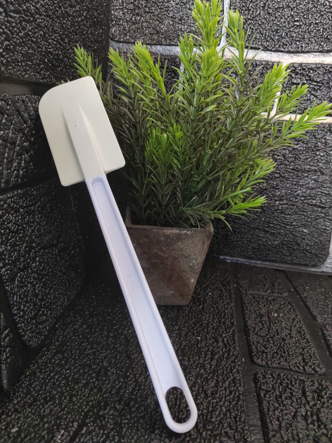 Small silicone spatula