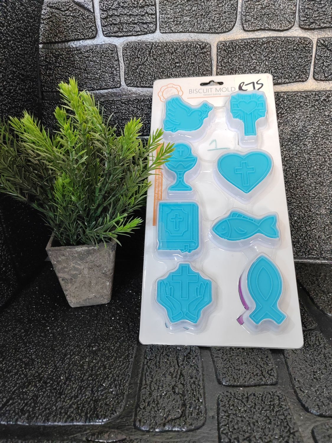Biscuits mould