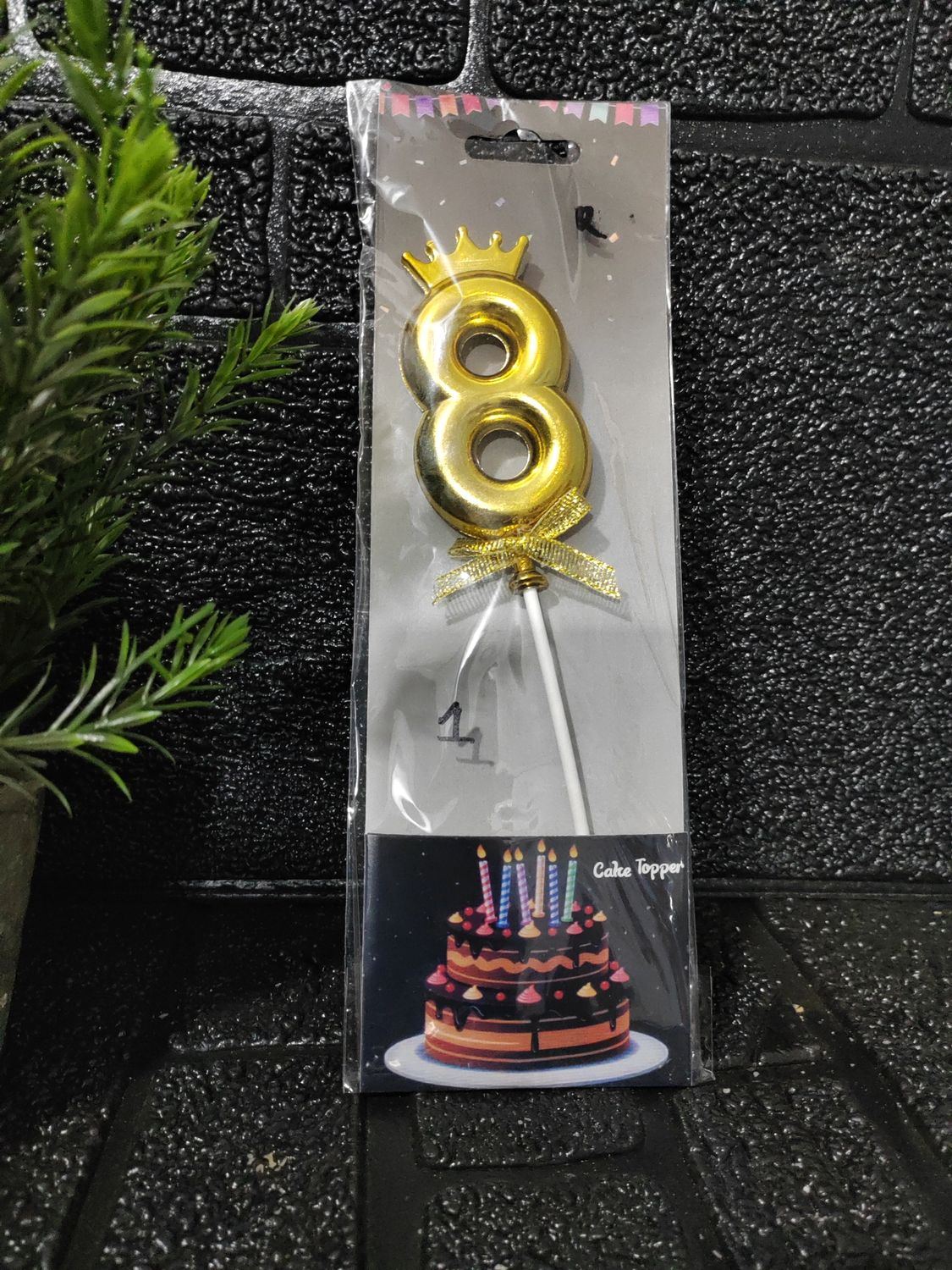 No 8 cake topper gold