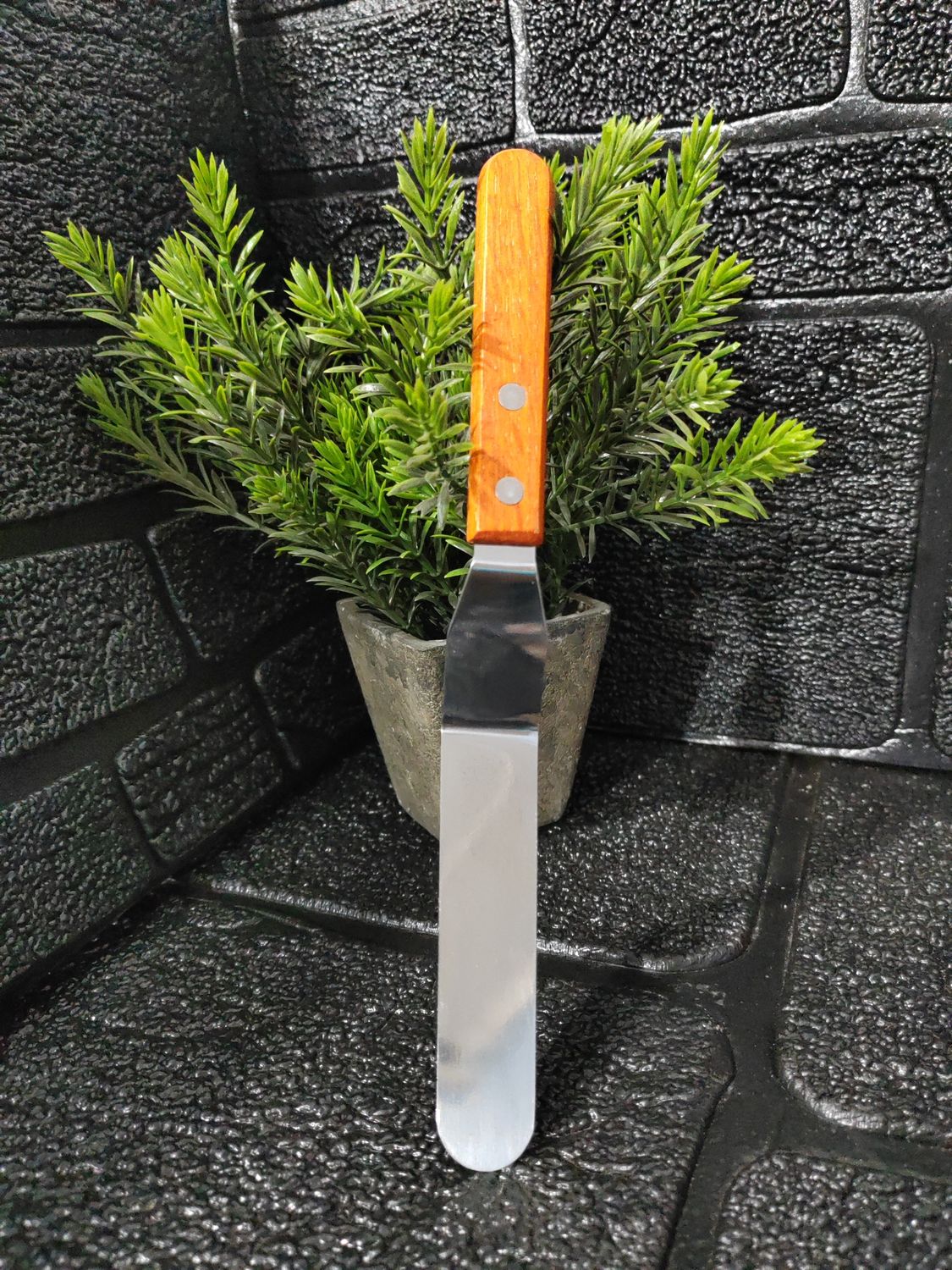 Offset small pallet knife