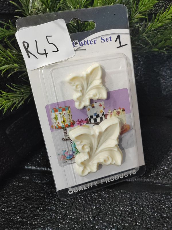 Decorating cake cutter
