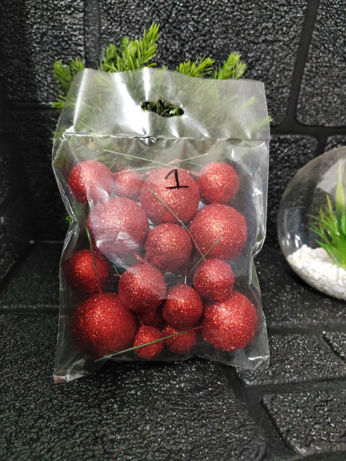 Red faux balls with Gritter 20pcs